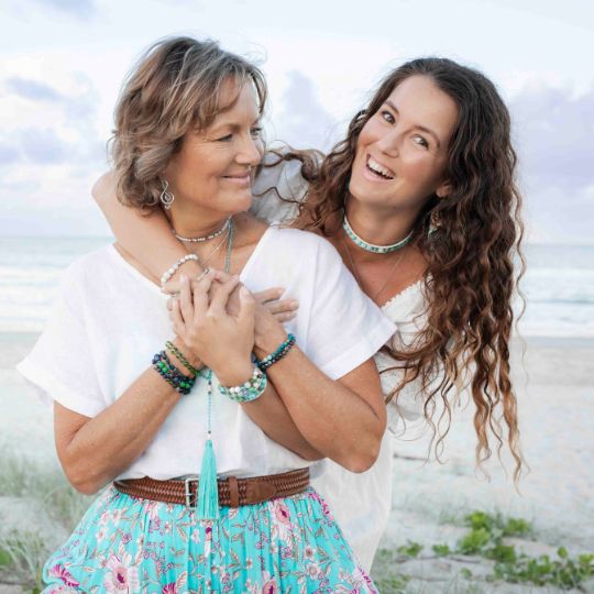 Julia-Williamson-Maddy-Monacelli-Sing-to-Thrive-Founders-Facilitators-free-the-voice-transform-your-life